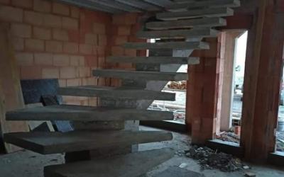 Escalier de maison en chantier